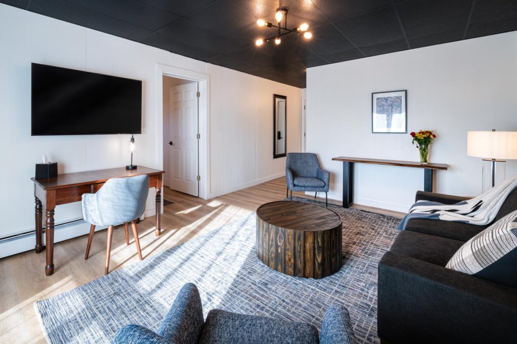 A living room with a black ceiling and a tv.